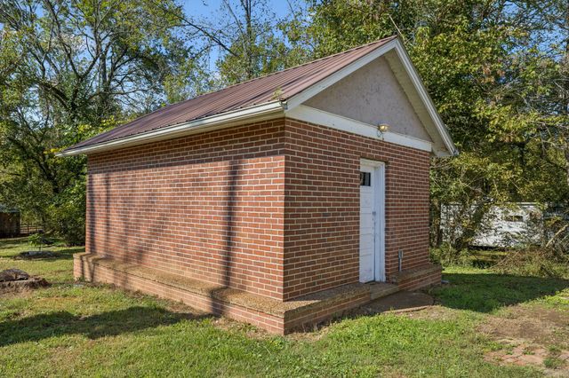 111 Oak Grove Rd, Red Boiling Springs, TN 37150