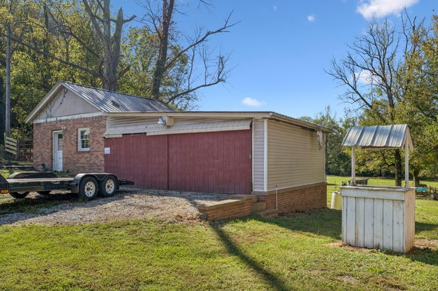 111 Oak Grove Rd, Red Boiling Springs, TN 37150