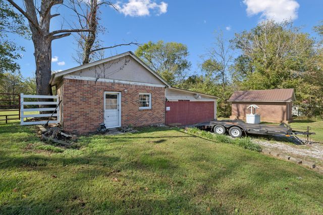 111 Oak Grove Rd, Red Boiling Springs, TN 37150