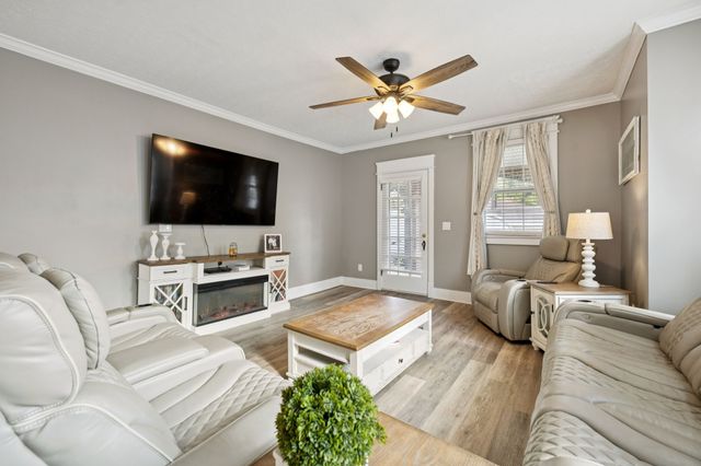 111 Oak Grove Rd, Red Boiling Springs, TN 37150