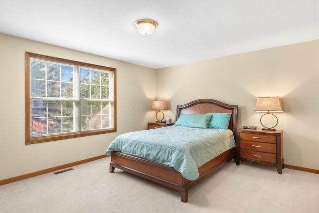 2059 Alum Village Drive, Lewis Center, OH 43035