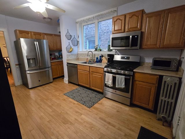 5910 N Campbell Avenue, Chicago, IL 60659