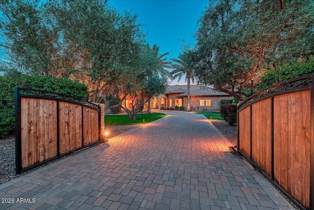 4807 E CRYSTAL Lane, Paradise Valley, AZ 85253