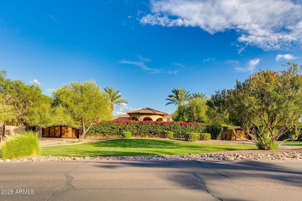 4807 E CRYSTAL Lane, Paradise Valley, AZ 85253 — photo 2