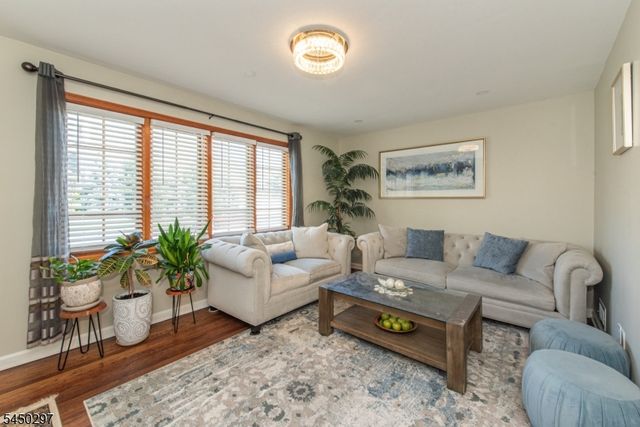 54 Hasbrouck Ave, Hasbrouck Heights Boro, NJ 07604