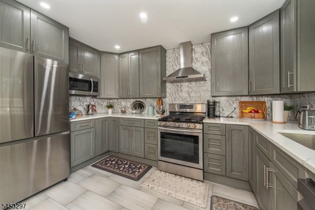 54 Hasbrouck Ave, Hasbrouck Heights Boro, NJ 07604