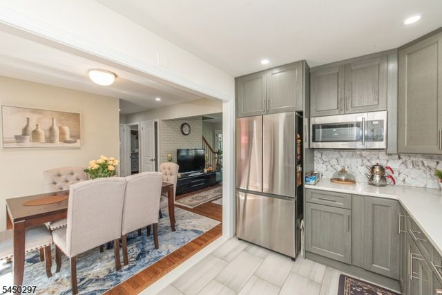 54 Hasbrouck Ave, Hasbrouck Heights Boro, NJ 07604