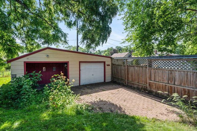 1216 Danforth Street, Saint Paul, MN 55117