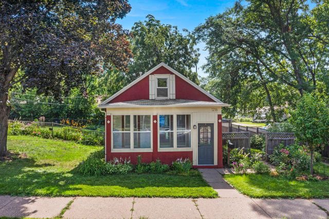 1216 Danforth Street, Saint Paul, MN 55117