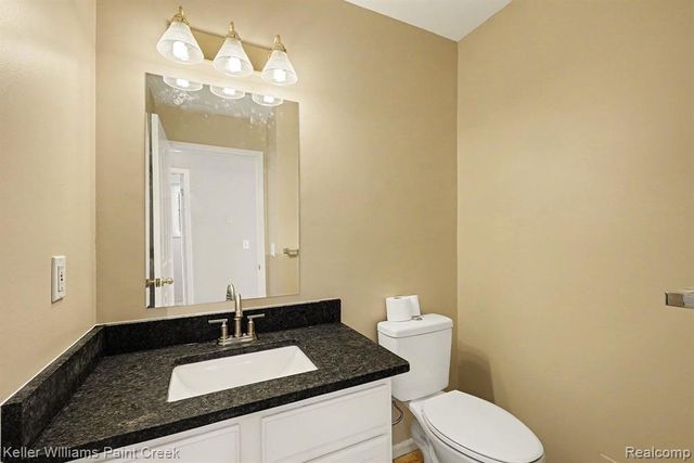 3090 Brysons Cove Drive, Warren, MI 48092