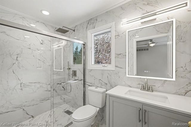 3090 Brysons Cove Drive, Warren, MI 48092