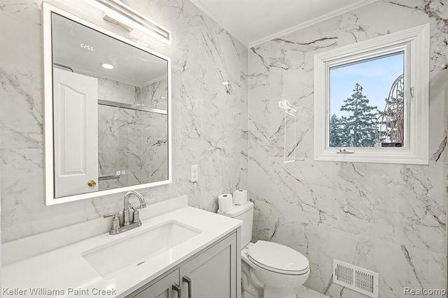 3090 Brysons Cove Drive, Warren, MI 48092