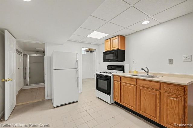 3090 Brysons Cove Drive, Warren, MI 48092