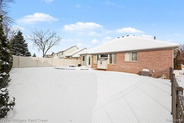 3090 Brysons Cove Drive, Warren, MI 48092