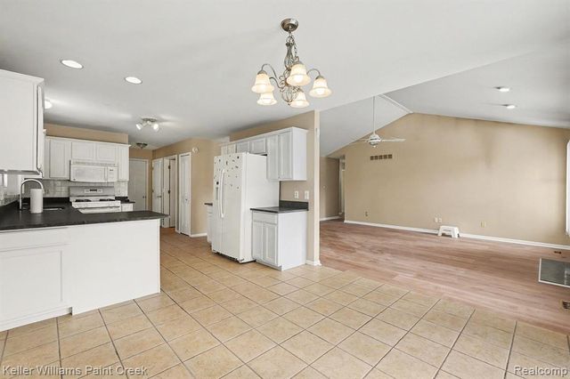 3090 Brysons Cove Drive, Warren, MI 48092