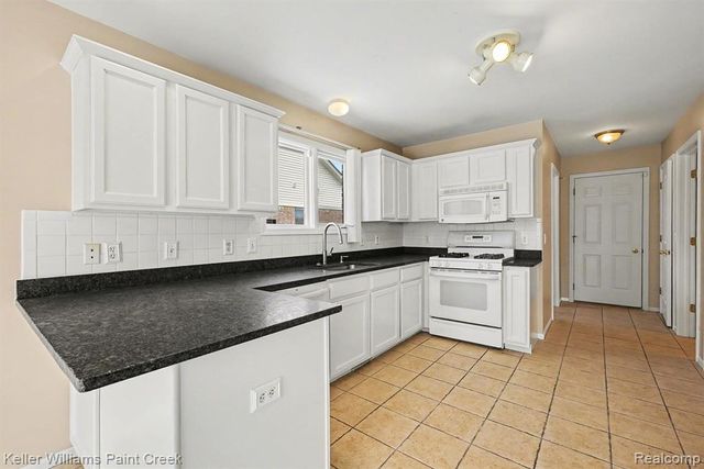 3090 Brysons Cove Drive, Warren, MI 48092