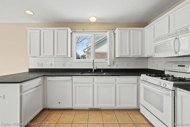 3090 Brysons Cove Drive, Warren, MI 48092