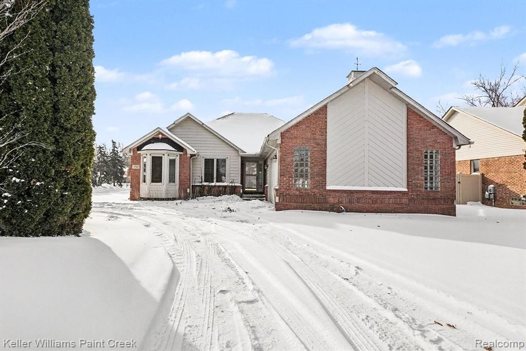 3090 Brysons Cove Drive, Warren, MI 48092