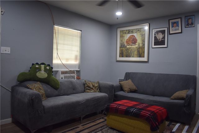 374 Pueblo St, Corpus Christi, TX 78405