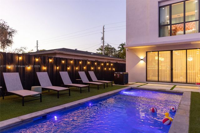 416 NW 52nd St, Miami, FL 33127