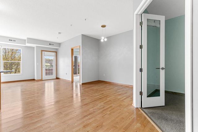 460 Ford Road 203, Saint Louis Park, MN 55426