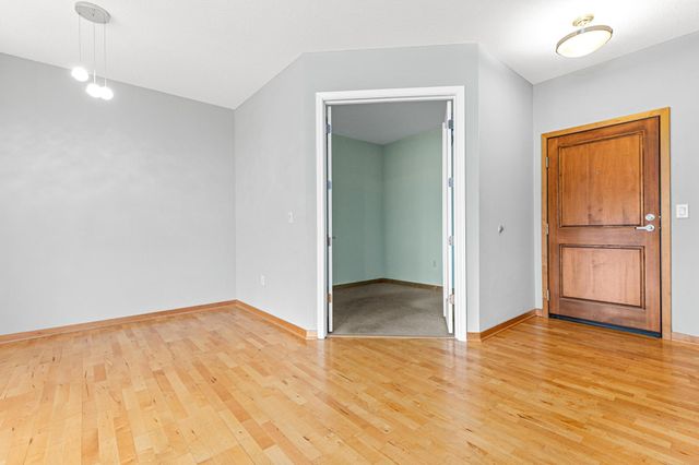 460 Ford Road 203, Saint Louis Park, MN 55426