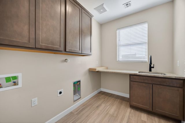 1207 15th Street SE, Albuquerque, NM 87124