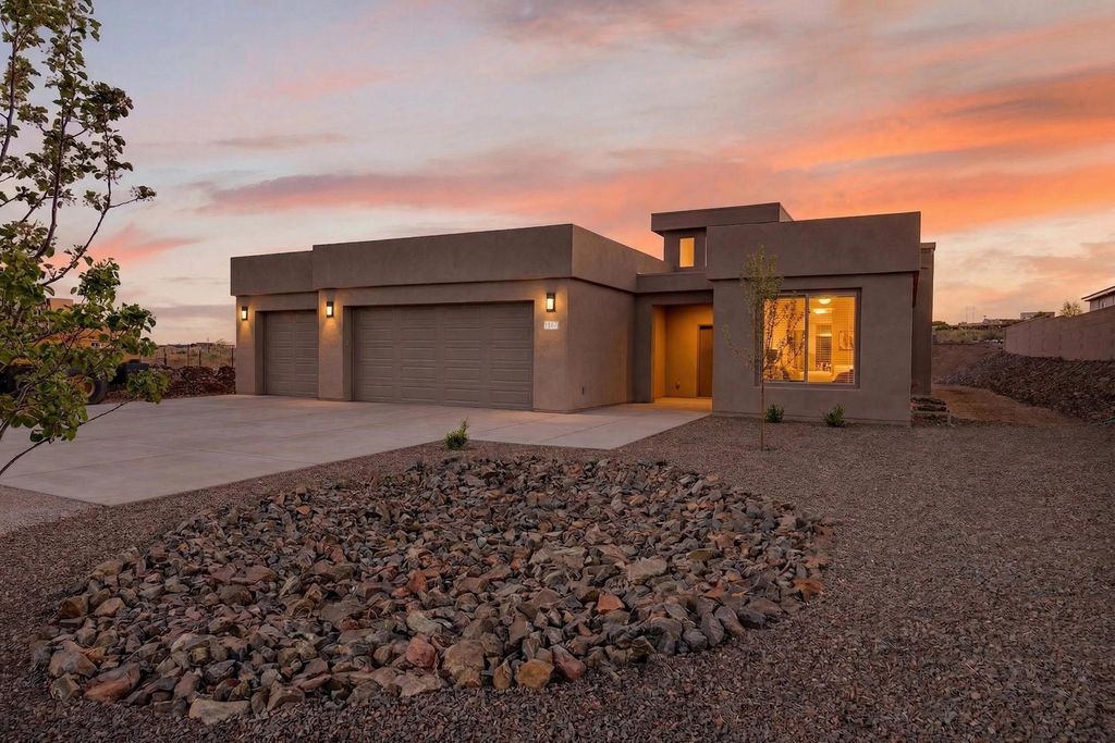 1207 15th Street SE, Albuquerque, NM 87124