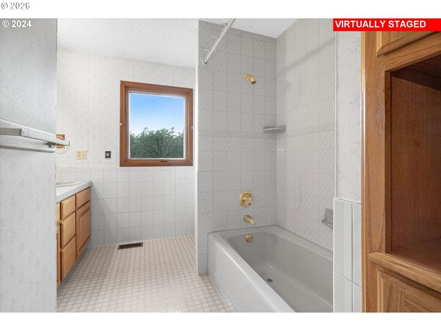 10755 Se 92ND Ave, Happy Valley, OR 97086