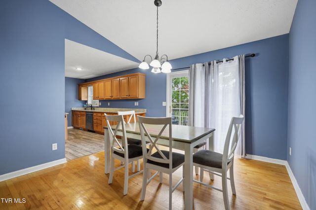 2805 Oak Cliff Court, Johnson City, TN 37601
