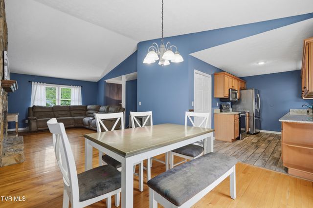 2805 Oak Cliff Court, Johnson City, TN 37601
