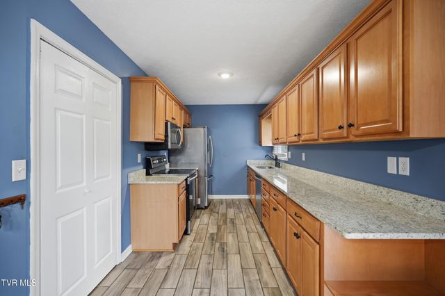 2805 Oak Cliff Court, Johnson City, TN 37601