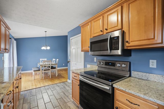 2805 Oak Cliff Court, Johnson City, TN 37601