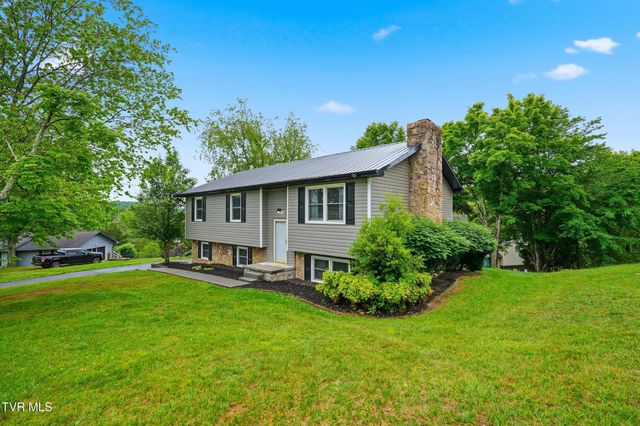 2805 Oak Cliff Court, Johnson City, TN 37601