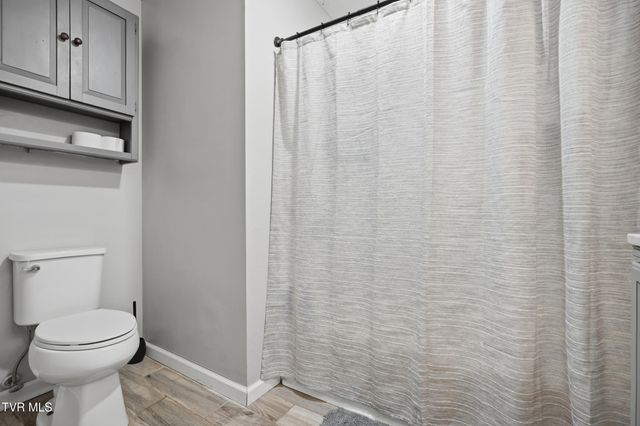 2805 Oak Cliff Court, Johnson City, TN 37601