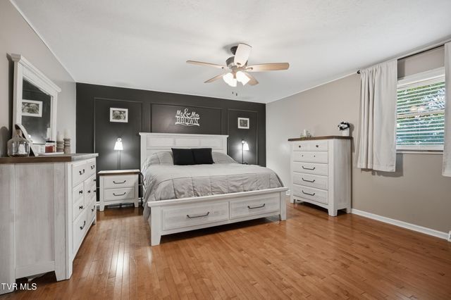 2805 Oak Cliff Court, Johnson City, TN 37601