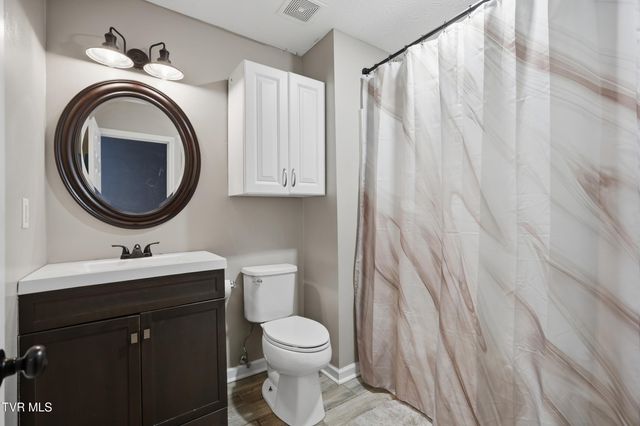 2805 Oak Cliff Court, Johnson City, TN 37601