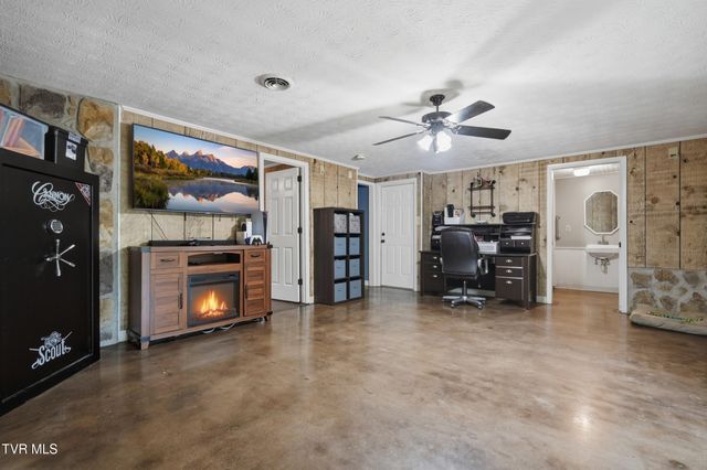 2805 Oak Cliff Court, Johnson City, TN 37601