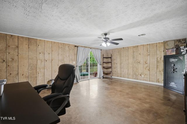2805 Oak Cliff Court, Johnson City, TN 37601