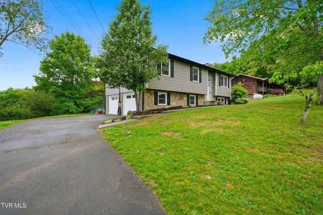 2805 Oak Cliff Court, Johnson City, TN 37601