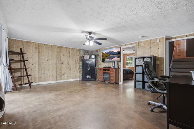 2805 Oak Cliff Court, Johnson City, TN 37601