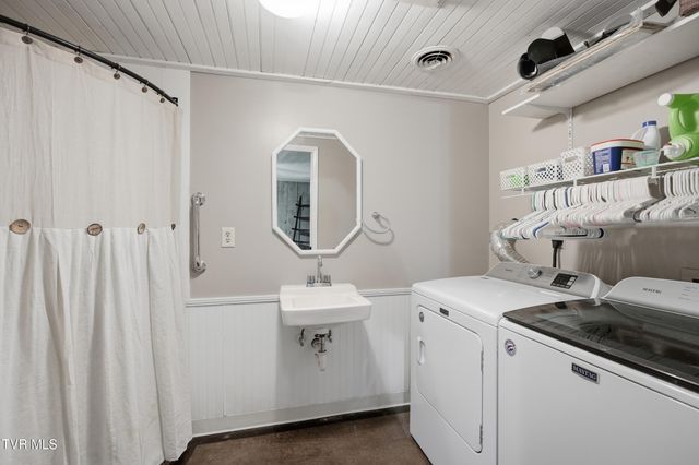 2805 Oak Cliff Court, Johnson City, TN 37601