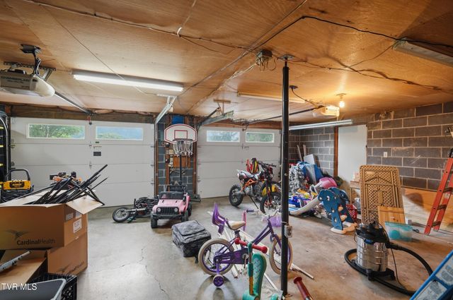 2805 Oak Cliff Court, Johnson City, TN 37601