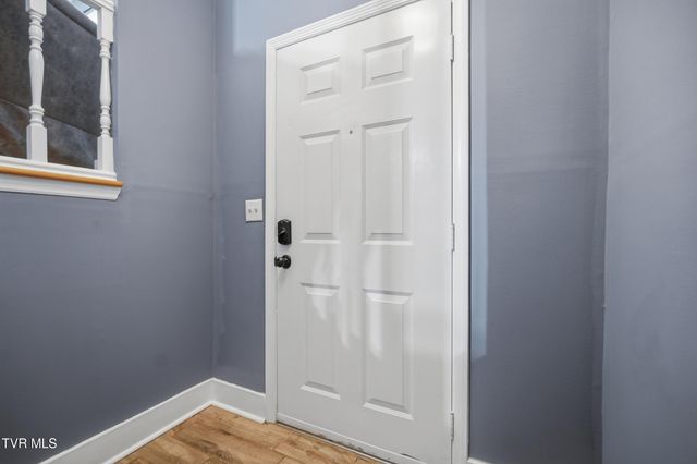 2805 Oak Cliff Court, Johnson City, TN 37601