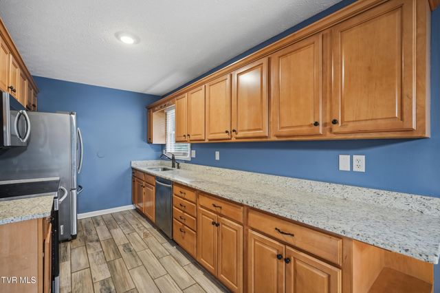 2805 Oak Cliff Court, Johnson City, TN 37601
