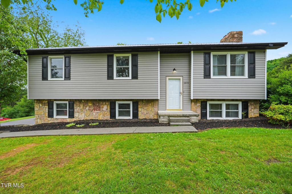 2805 Oak Cliff Court, Johnson City, TN 37601