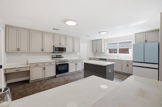 125 Brackish Place, Ocean Springs, MS 39564