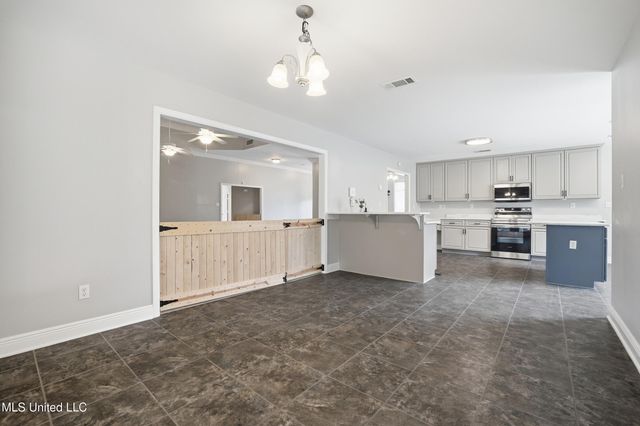 125 Brackish Place, Ocean Springs, MS 39564