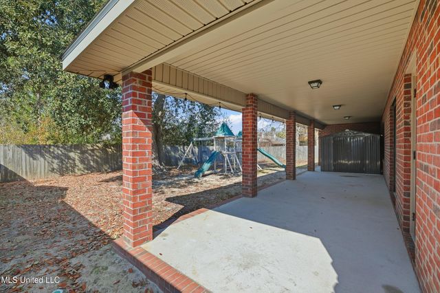 125 Brackish Place, Ocean Springs, MS 39564