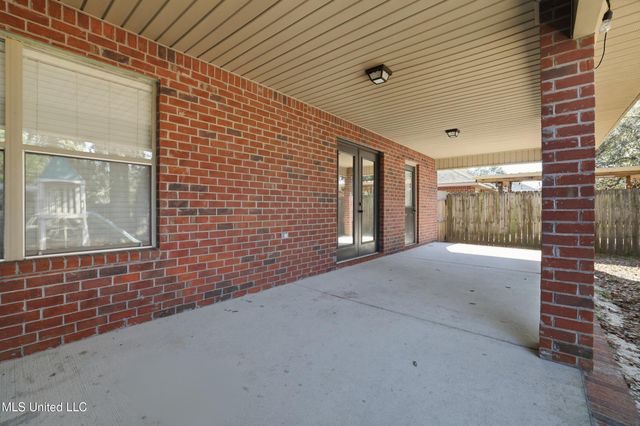 125 Brackish Place, Ocean Springs, MS 39564